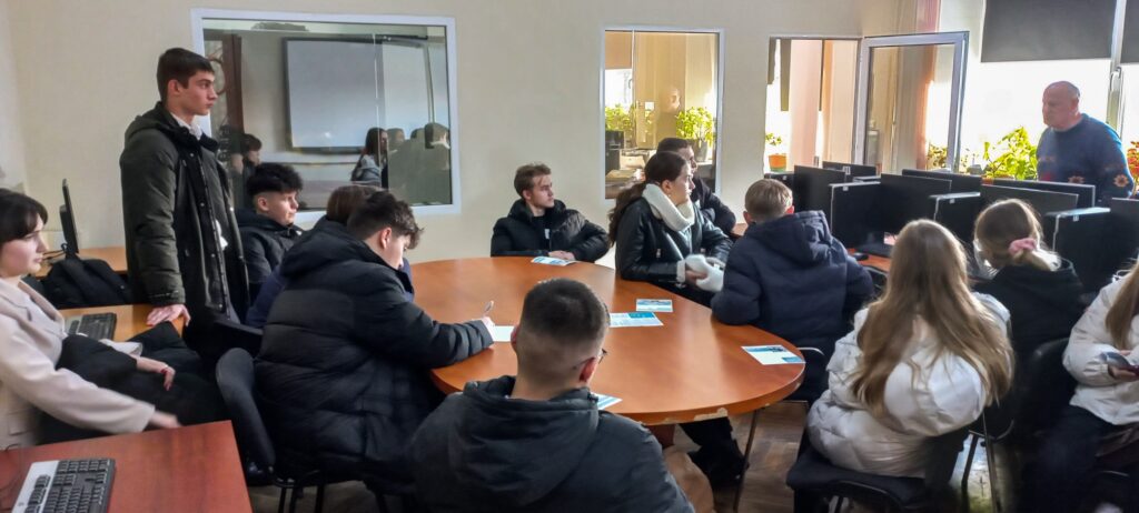 Elevi in vizita la Facultatea de Matematica si Informatica, USM