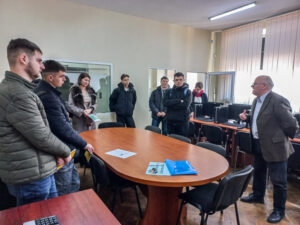 Elevi in vizita la Facultatea de Matematica si Informatica, USM